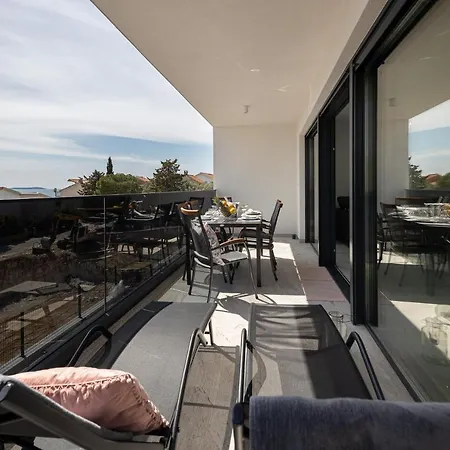 Summer Breeze Okrug Gornji 트로기르