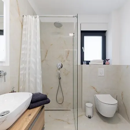 Summer Breeze Okrug Gornji شقة تروغير